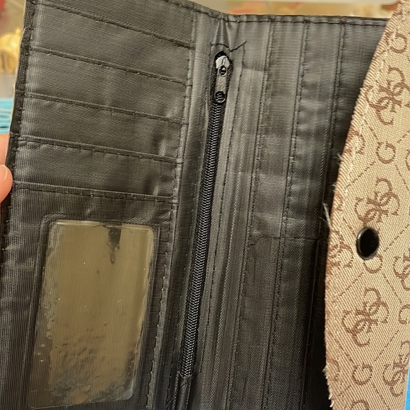 Guess Wallets - Picture 8 of 10